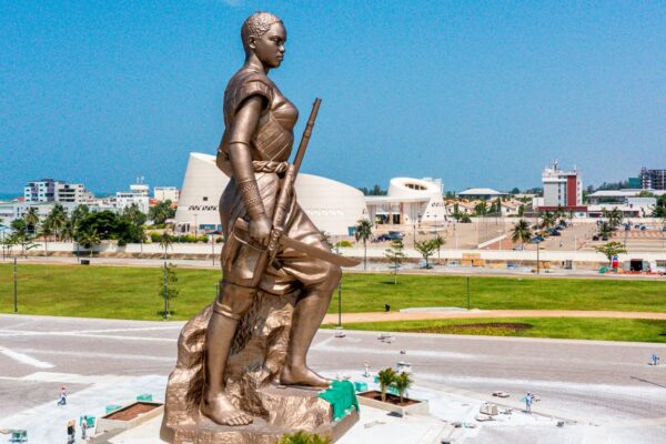 MONUMENT AMAZONE (COTONOU)